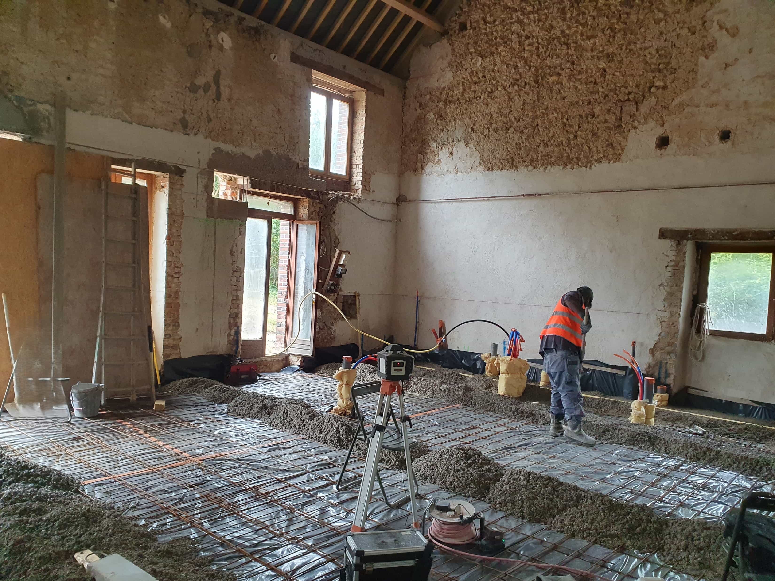 Avant réalisation d’une dalle béton en rénovation intérieure dans l’Yonne