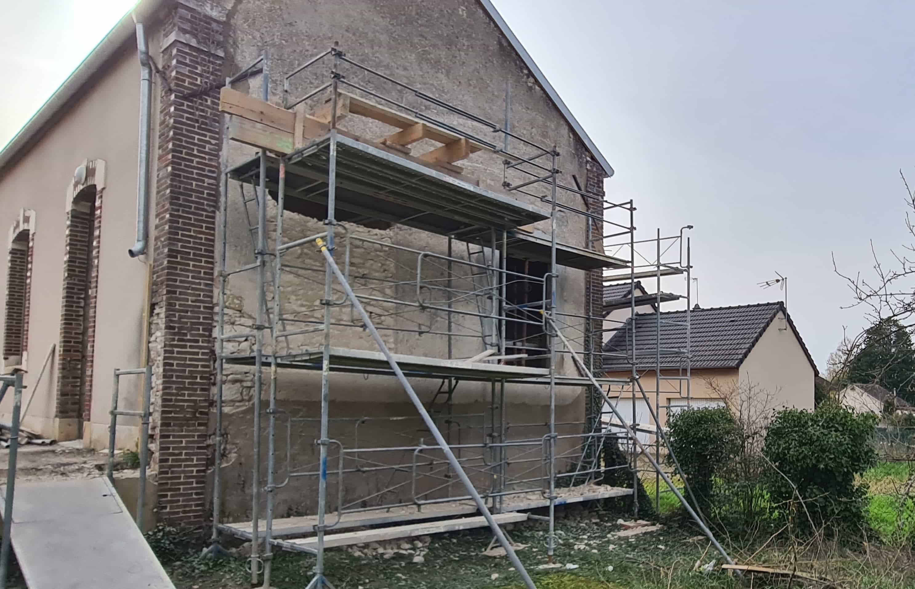 Avant travaux d’ouverture en façade sur bâtiment à Fleury-la-Vallée dans l’Yonne